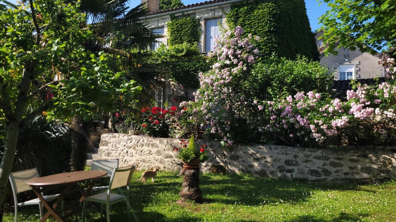 Relais De La Renaissance Acomodação com café da manhã Saint-Michel-de-Montaigne Exterior foto